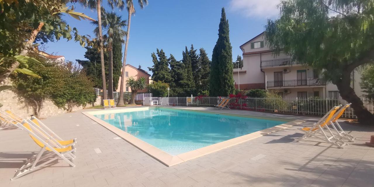 Residence Oleandro Pietra Ligure Exterior foto