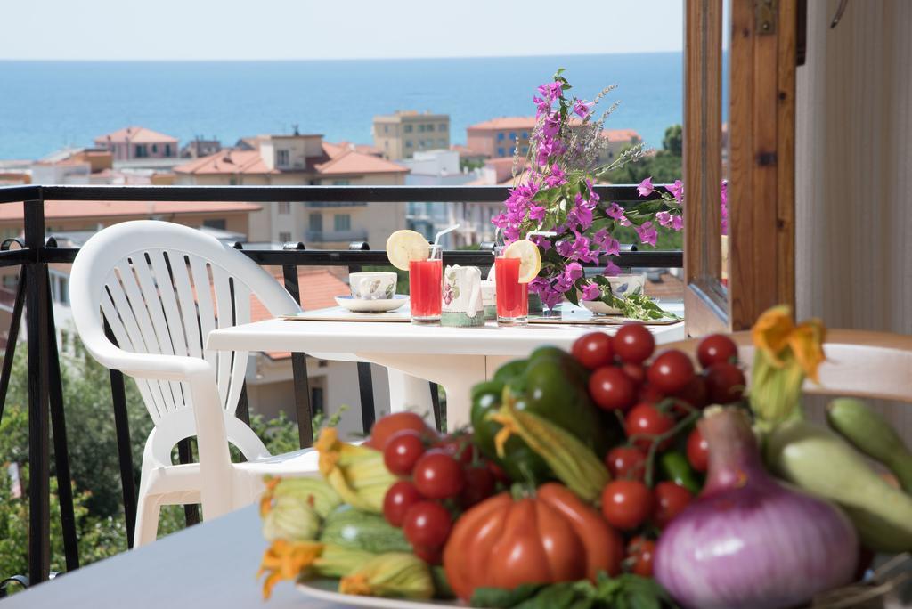 Residence Oleandro Pietra Ligure Quarto foto