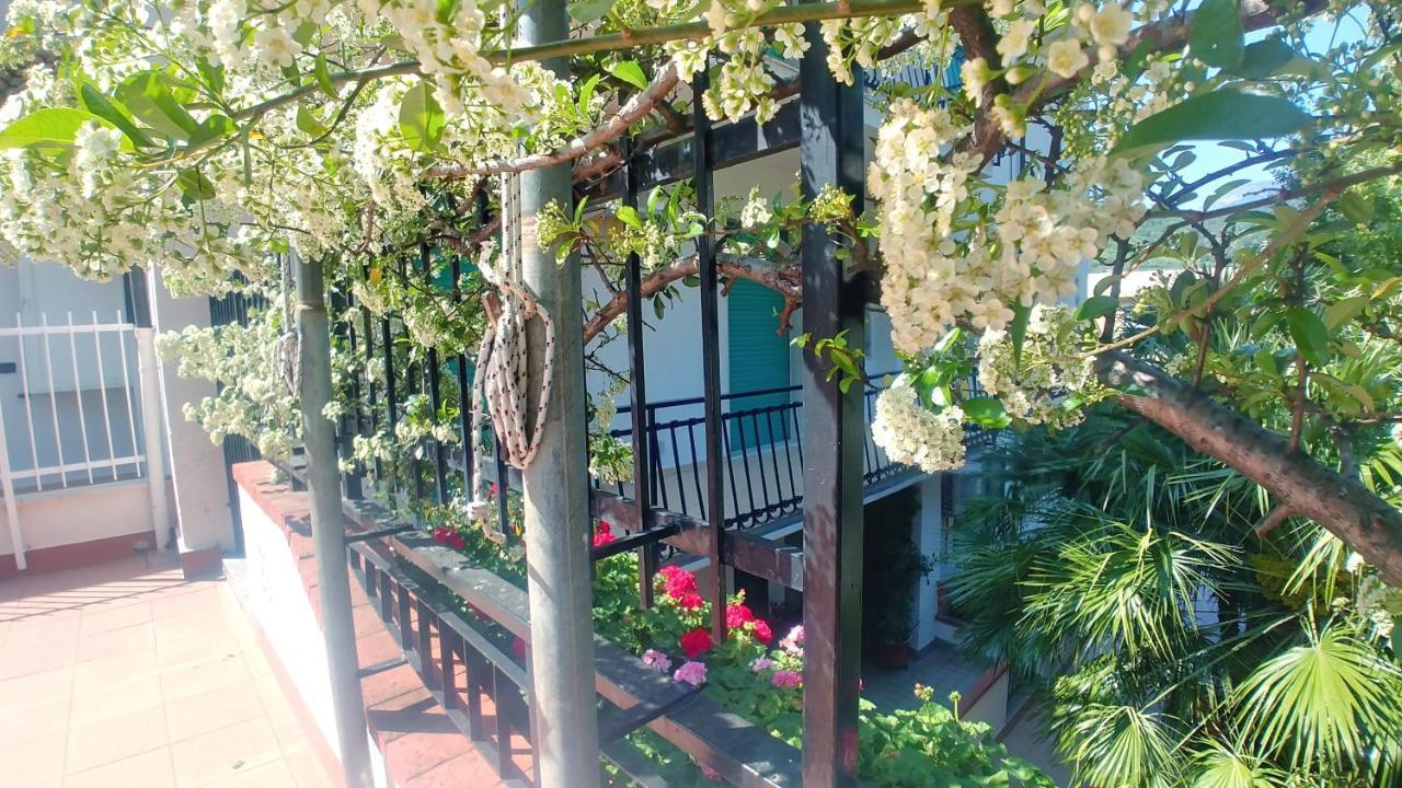 Residence Oleandro Pietra Ligure Exterior foto