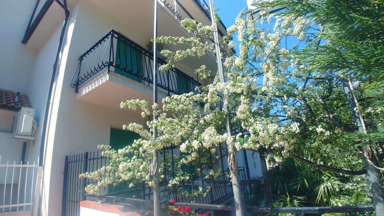 Residence Oleandro Pietra Ligure Exterior foto